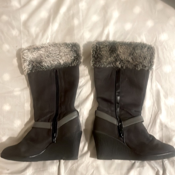 Faux fur lined boots - Picture 2 of 2